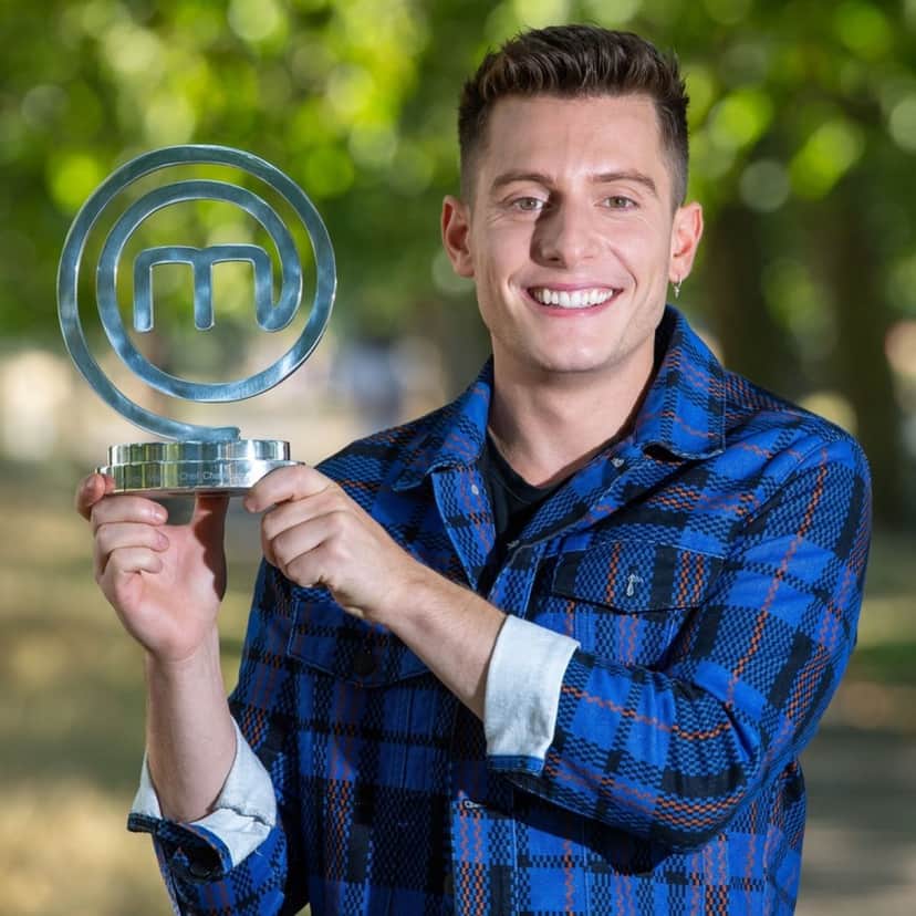 O vencedor do Masterchef do Reino Unido, Riyad Khalaf, é assumidamente gay (Reprodução) O vencedor do Masterchef do Reino Unido, Riyad Khalaf, é assumidamente gay (Reprodução)