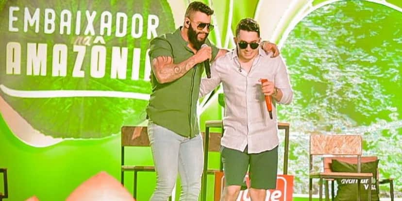 Gusttavo Lima e Jonas Esticado na live de ontem (Foto: Reprodução/Instagram) Gusttavo Lima e Jonas Esticado na live de ontem (Foto: Reprodução/Instagram)
