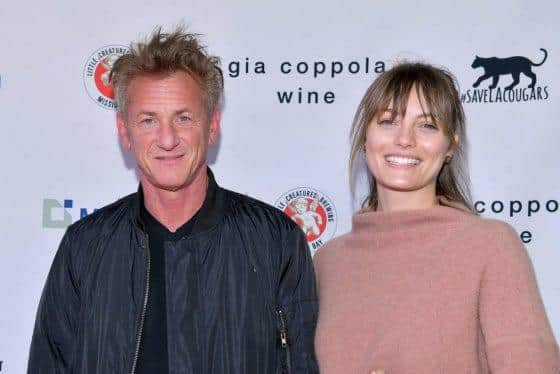 Sean Penn e Leia George (Foto: Reprodução)