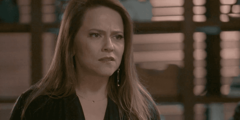 Lili (Vivianne Pasmanter) fará descoberta sobre mistério da morte da filha em Totalmente Demais (Foto: Reprodução/Globo) Lili (Vivianne Pasmanter) fará descoberta sobre mistério da morte da filha em Totalmente Demais (Foto: Reprodução/Globo)