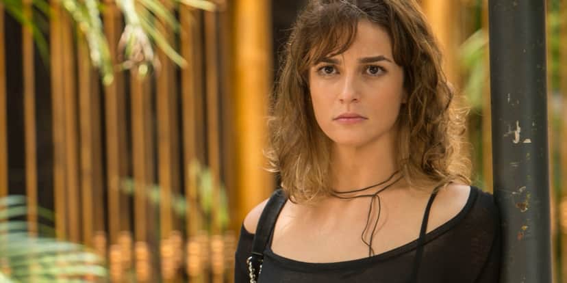 Sofia (Priscila Steinman) em cena de Totalmente Demais; vilã dopa a família para roubar cofre (Foto: Globo/João Cotta) Sofia (Priscila Steinman) em cena de Totalmente Demais; vilã dopa a família para roubar cofre (Foto: Globo/João Cotta)