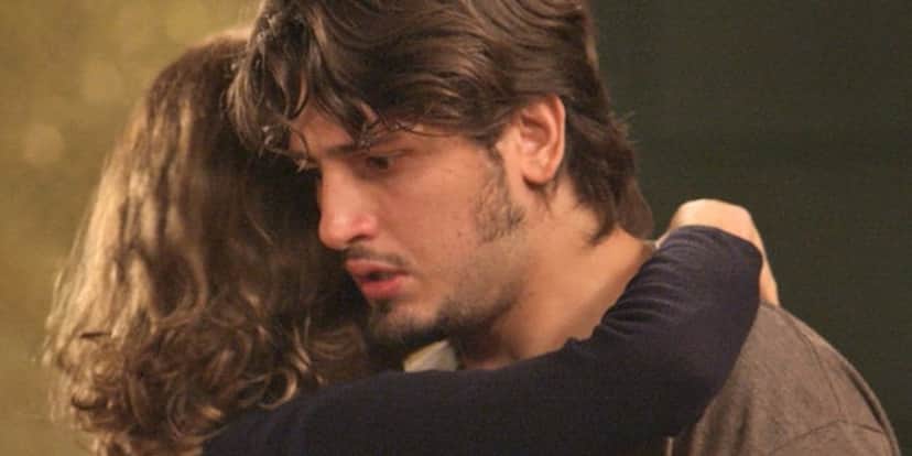 Sofia (Priscila Steinman) abraça Rafael (Daniel Rocha) em Totalmente Demais (Foto: Reprodução/Globo) Sofia (Priscila Steinman) abraça Rafael (Daniel Rocha) em Totalmente Demais (Foto: Reprodução/Globo)