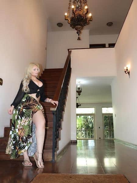 Mulher Pera exibindo a sua mansão (Foto: Reprodução) Mulher Pera exibindo a sua mansão (Foto: Reprodução)