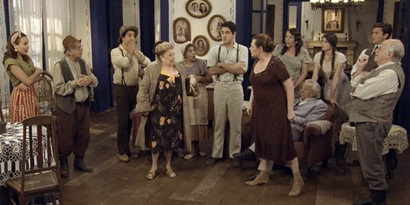 Cunegundes (Elizabeth Savala) e Paulina (Suely Franco) se reconhecem e trocam farpas (Foto: Reprodução/Globo) Cunegundes (Elizabeth Savala) e Paulina (Suely Franco) se reconhecem e trocam farpas (Foto: Reprodução/Globo)