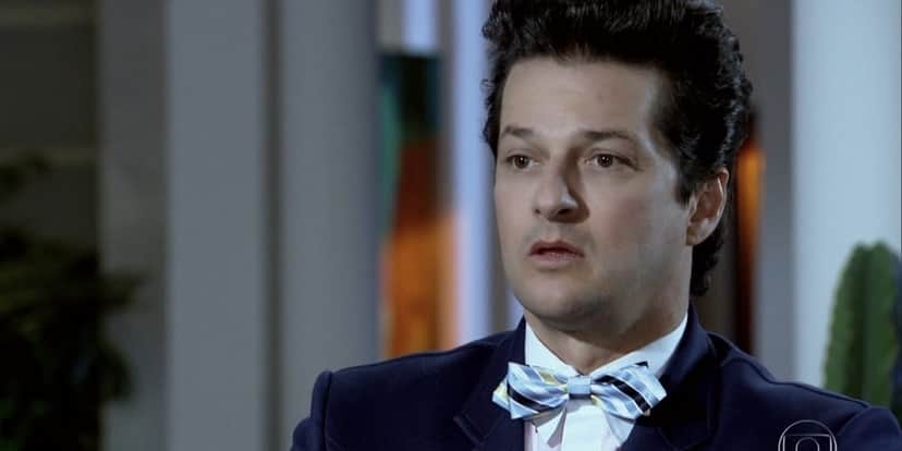 Crô (Marcelo Serrado) em cena de Fina Estampa; mordomo ficará rico no último capítulo (Foto: Reprodução/Globo) Crô (Marcelo Serrado) em cena de Fina Estampa; mordomo ficará rico no último capítulo (Foto: Reprodução/Globo)