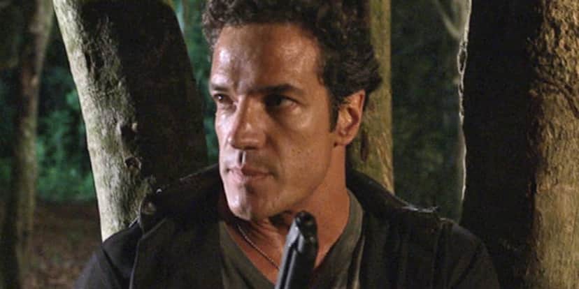 Ferdinand (Carlos Machado) em fuga da polícia na reta final de Fina Estampa (Foto: Reprodução/Globo) Ferdinand (Carlos Machado) em fuga da polícia na reta final de Fina Estampa (Foto: Reprodução/Globo)
