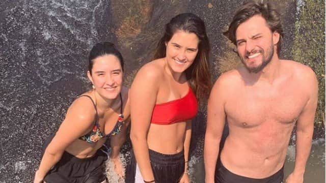 Hugo Bonemer foi curtir uma cachoeira com as filhas de seu primo, William Bonner (Foto: Reprodução) Hugo Bonemer foi curtir uma cachoeira com as filhas de seu primo, William Bonner (Foto: Reprodução)