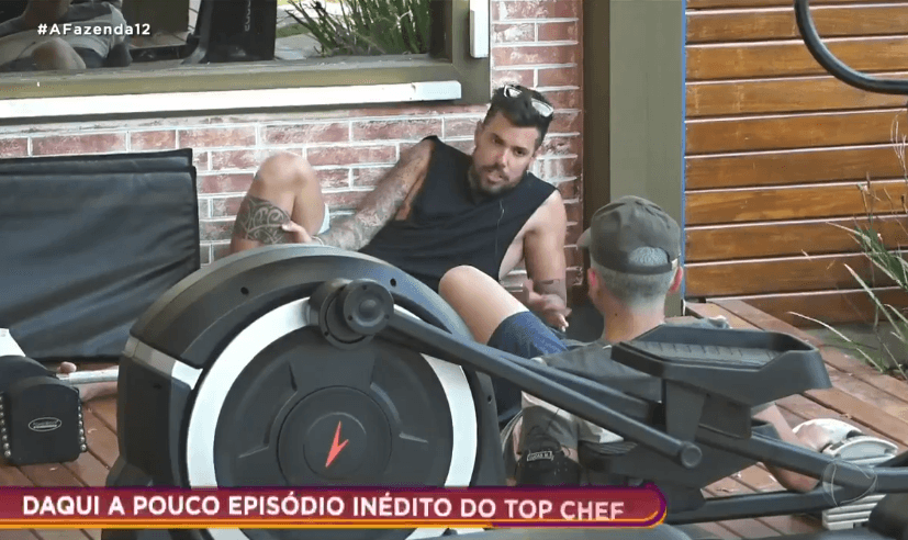 Lipe e Lucas conversaram no reality show da Record TV (Foto: Reprodução) A Fazenda Lipe e Lucas conversaram no reality show da Record TV (Foto: Reprodução) A Fazenda