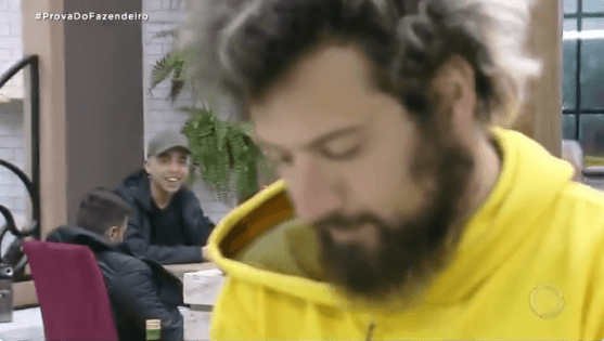 Lucas ironiza Luiza Ambiel no reality show (Foto: Reprodução) Lucas ironiza Luiza Ambiel no reality show (Foto: Reprodução)