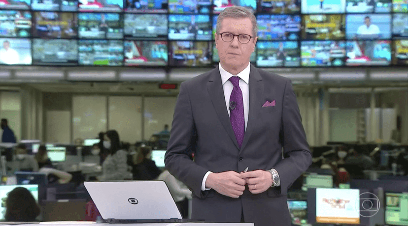 Márcio Gomes no comando do 'Jornal Hoje' (Foto: reprodução/Globo) Márcio Gomes no comando do 'Jornal Hoje' (Foto: reprodução/Globo)