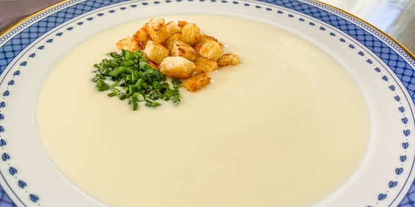 Parmentier (sopa de batata com alho-poró) feita por Ana Maria Braga - Foto: Reprodução) Parmentier (sopa de batata com alho-poró) feita por Ana Maria Braga - Foto: Reprodução)