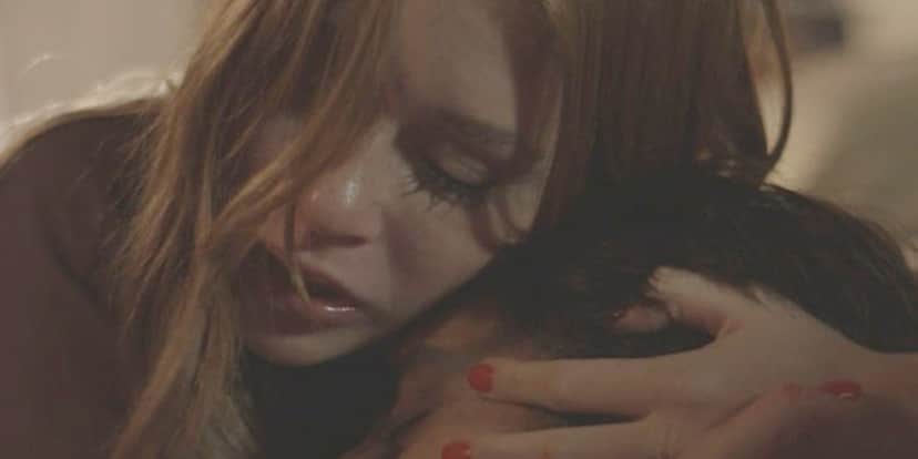 Eliza (Marina Ruy Barbosa) acompanha Jonatas (Felipe Simas) em Totalmente Demais (Foto: Reprodução/Globo)