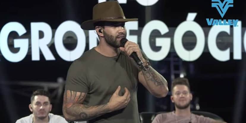 Gusttavo Lima apareceu em live bastante frio e chamou atenção do público (Foto: Reprodução) Gusttavo Lima apareceu em live bastante frio e chamou atenção do público (Foto: Reprodução)