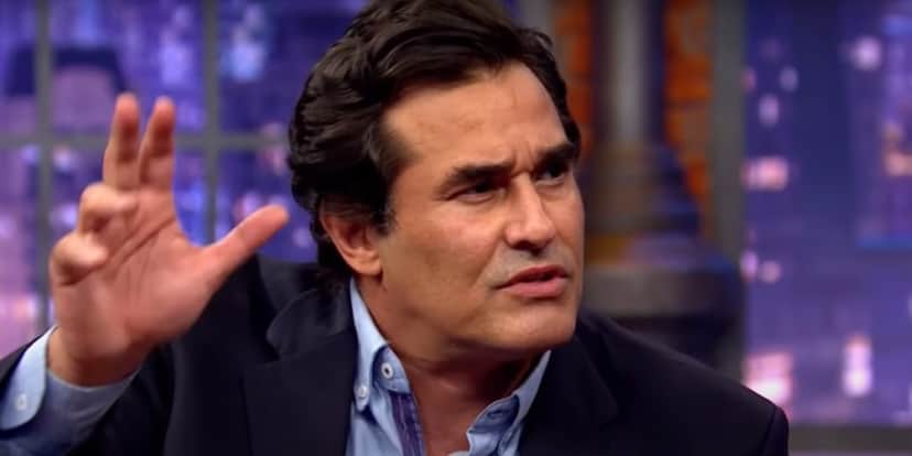O ator Luciano Szafir está com uma dívida acumulada de mais de R$ 100 mil e precisou da ajuda de Xuxa (Foto: Reprodução / SBT) O ator Luciano Szafir está com uma dívida acumulada de mais de R$ 100 mil e precisou da ajuda de Xuxa (Foto: Reprodução / SBT)