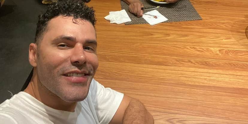 Humorista Rodrigo Sant'Anna vira alvo de críticas após aparecer com rosto diferente (Foto: Reprodução/Instagram) Humorista Rodrigo Sant'Anna vira alvo de críticas após aparecer com rosto diferente (Foto: Reprodução/Instagram)