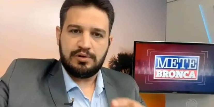 Apresentador foi sequestrado e teve carro carbonizado (Foto: Reprodução) Apresentador foi sequestrado e teve carro carbonizado (Foto: Reprodução)
