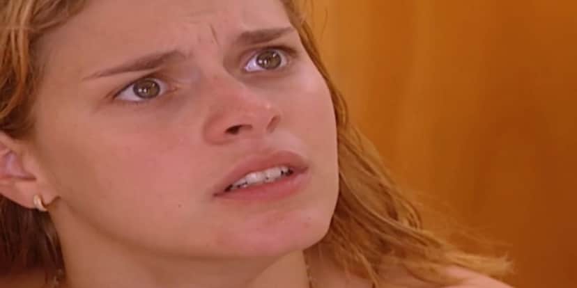 Camila com expressão de indignada na novela Laços de Família Camila com expressão de indignada na novela Laços de Família