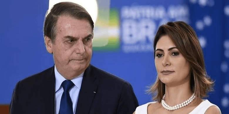 Michelle Bolsonaro foi exposta em um escândalo com o presidente (Foto: reprodução) Michelle Bolsonaro foi exposta em um escândalo com o presidente (Foto: reprodução)