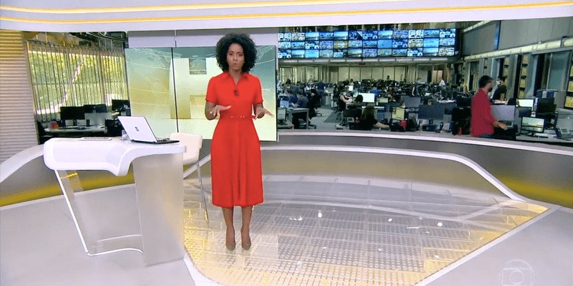 Maju Coutinho apareceu com um vestido vermelho no 'Jornal Hoje (Foto: reprodução/Globo) Maju Coutinho apareceu com um vestido vermelho no 'Jornal Hoje (Foto: reprodução/Globo)