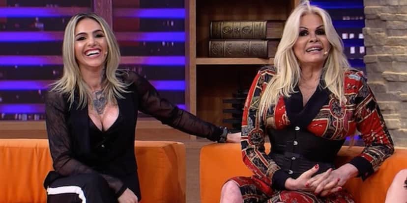 Cacá Werneck rasgou o verbo sobre Monique Evans (Foto: Reprodução/RedeTV!)