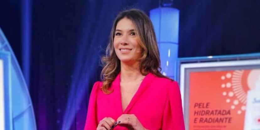 Rebeca Abravanel é apresentadora do "Roda a Roda Jequiti" (Foto: Reprodução/SBT) Rebeca Abravanel é apresentadora do "Roda a Roda Jequiti" (Foto: Reprodução/SBT)