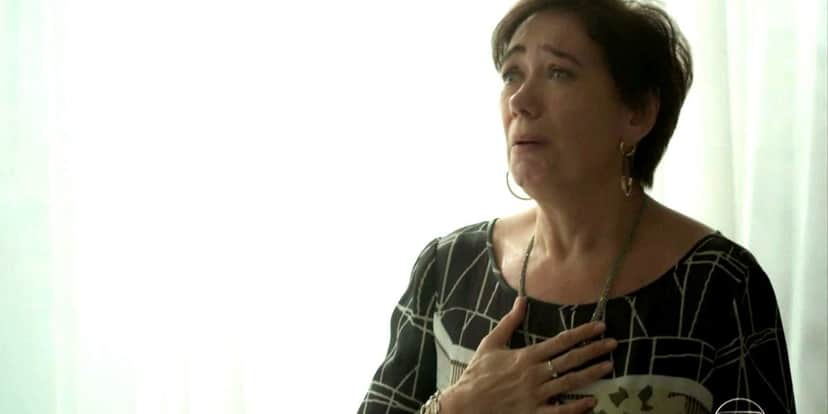 Silvana com expressão surpresa no rosto e mão no peito em cena de A Força do Querer Silvana com expressão surpresa no rosto e mão no peito em cena de A Força do Querer