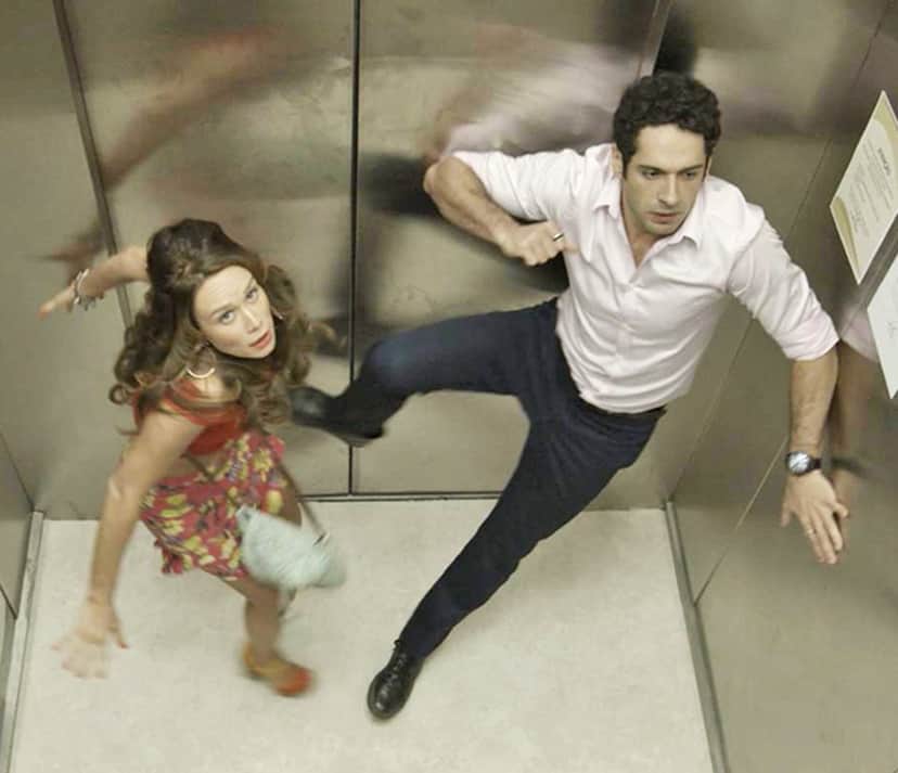 Tancinha e Beto ficam presos no elevador — Foto: TV Globo Tancinha e Beto ficam presos no elevador — Foto: TV Globo