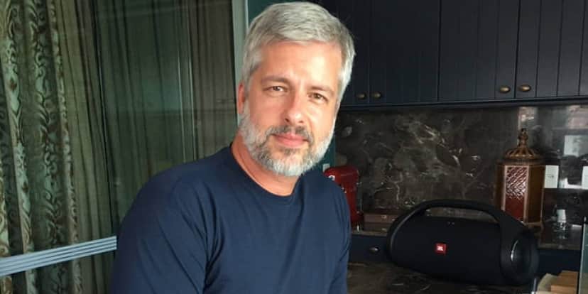 Victor Chaves resolveu retomar a carreira de cantor após ser abandonado por Leo (Foto: Reprodução/Instagram) Victor Chaves resolveu retomar a carreira de cantor após ser abandonado por Leo (Foto: Reprodução/Instagram)