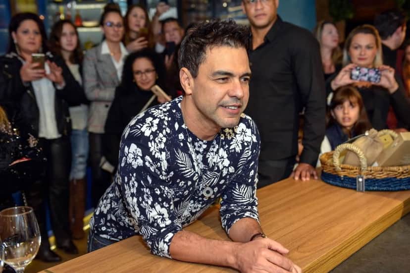 Zezé detonou internauta que criticou Graciele Lacerda (Foto montagem) Zezé detonou internauta que criticou Graciele Lacerda (Foto montagem)