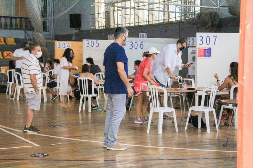 Âncora do "Jornal Nacional" posa para fotos em escola eleitoral no último domingo, 29 (AgNews: Jc Pereira) Âncora do "Jornal Nacional" posa para fotos em escola eleitoral no último domingo, 29 (AgNews: Jc Pereira)