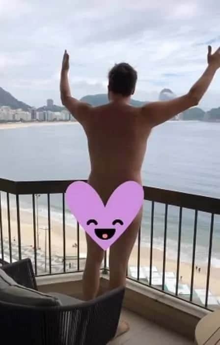 Fábio Porchat apareceu sem roupa em vídeo na sacada de hotel (Foto: Reprodução) Fábio Porchat apareceu sem roupa em vídeo na sacada de hotel (Foto: Reprodução)
