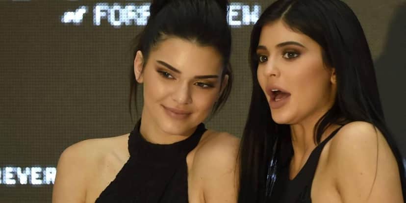 Kylie e Kendall Jenner brigam feio (Foto: Reprodução) Kylie e Kendall Jenner brigam feio (Foto: Reprodução)
