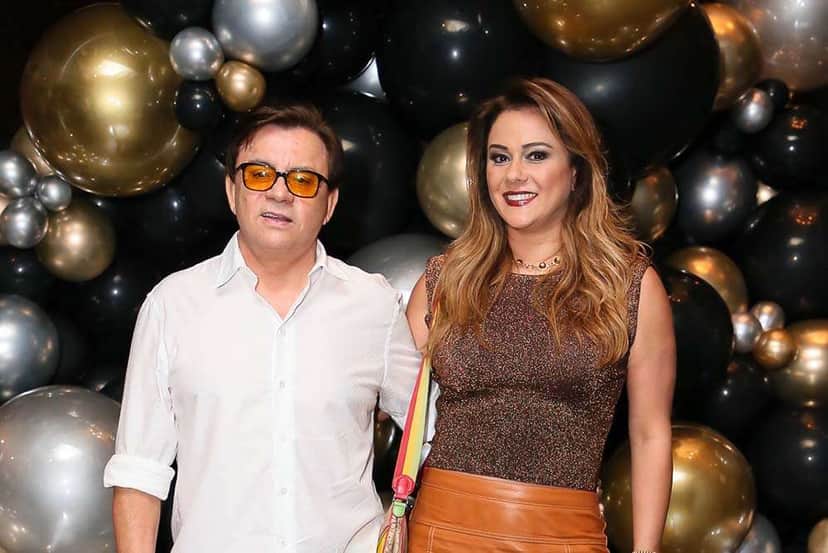 O famoso cantor sertanejo ao lado de sua esposa (Foto: Reprodução) O famoso cantor sertanejo ao lado de sua esposa (Foto: Reprodução)