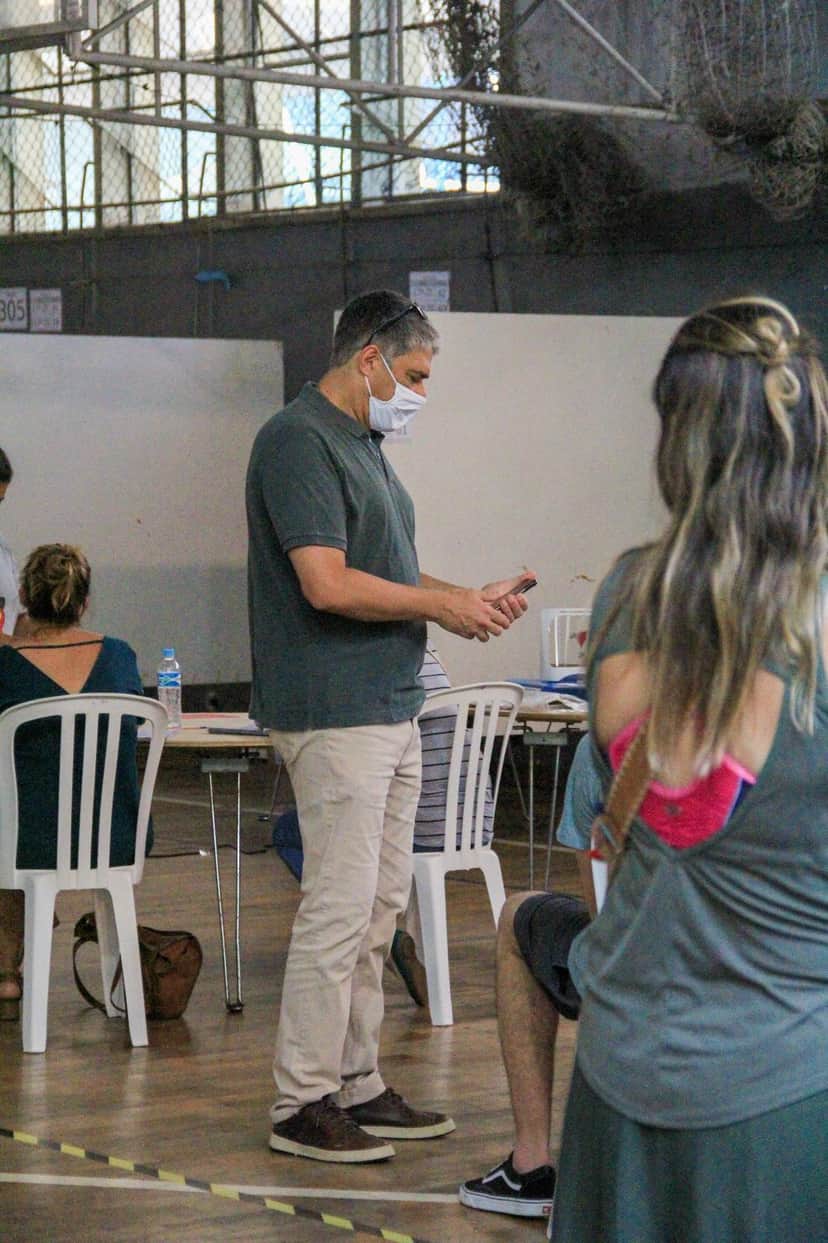 O jornalista durante o momento de votação nesse domingo, 15 de novembro (Foto: Reprodução) O jornalista durante o momento de votação nesse domingo, 15 de novembro (Foto: Reprodução)