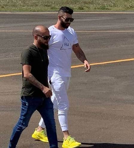 Cantor passa feriado ao lado dos amigos Cantor passa feriado ao lado dos amigos
