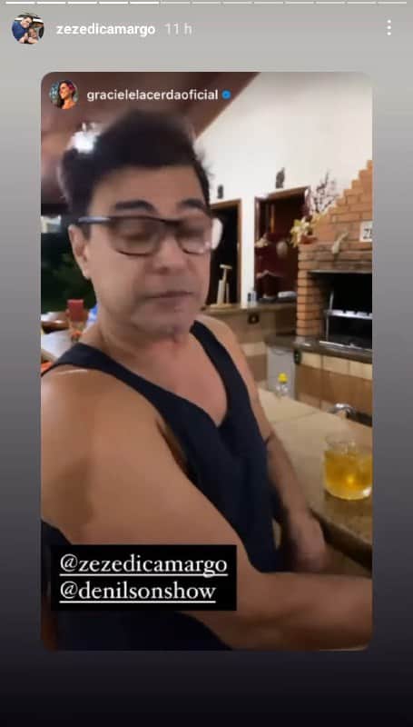 Zezé Di Camargo curtindo com a família Zezé Di Camargo curtindo com a família