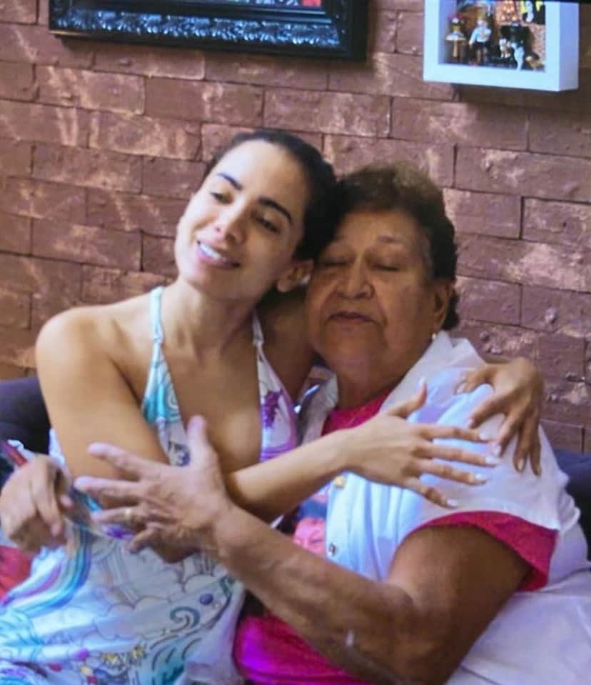 Anitta ao lado de fã idosa (Foto: Reprodução) Anitta ao lado de fã idosa (Foto: Reprodução)