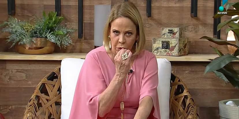 Claudete Troiano ficou alguns segundos fora do ar na RedeTV (Foto: Reprodução) Claudete Troiano ficou alguns segundos fora do ar na RedeTV (Foto: Reprodução)