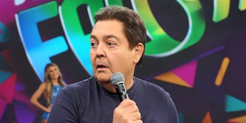 "Está cancelado": Faustão tem ameaça brutal na Globo meses antes de saída após assinar antecipadamente com a Band "Está cancelado": Faustão tem ameaça brutal na Globo meses antes de saída após assinar antecipadamente com a Band