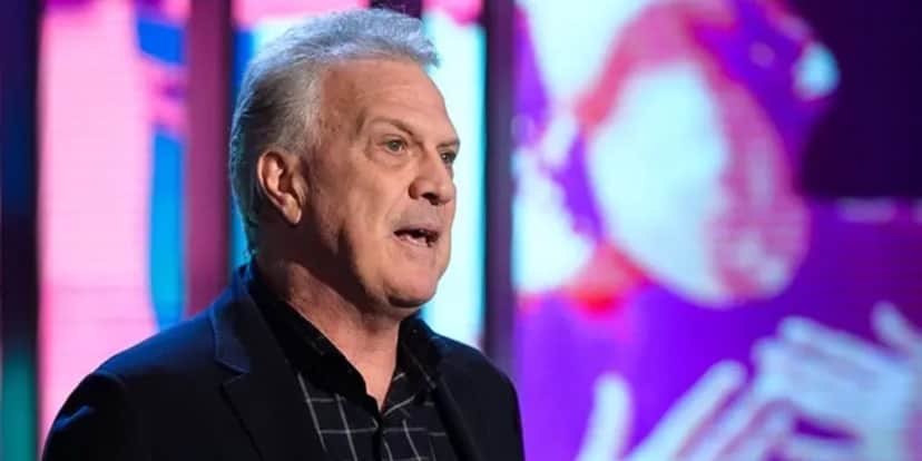Pedro Bial está sendo substituído pelo Vai Que Cola na Globo (Foto: Reprodução) Pedro Bial está sendo substituído pelo Vai Que Cola na Globo (Foto: Reprodução)