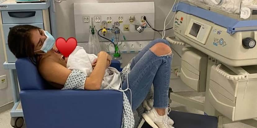 Romana Novais, esposa de Alok, mostra momentos com a filha, Raika, na UTI (Foto: Instagram) Romana Novais, esposa de Alok, mostra momentos com a filha, Raika, na UTI (Foto: Instagram)