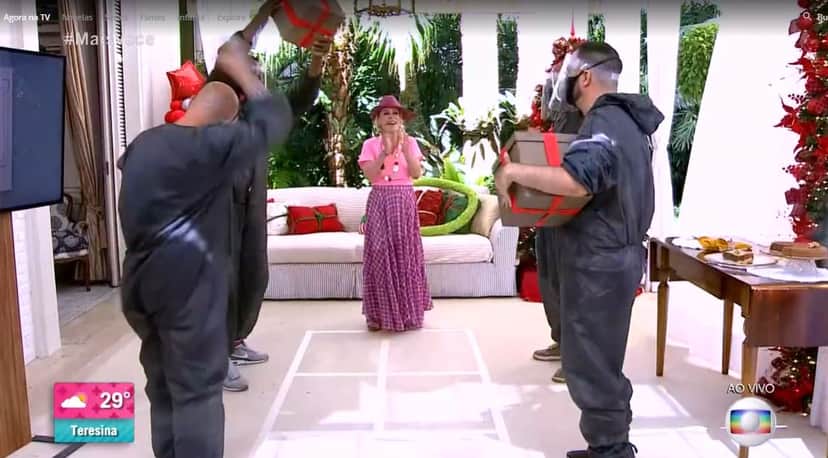 Ana Maria em gincana desta quarta-feira (Foto: Reprodução/TV Globo) Ana Maria em gincana desta quarta-feira (Foto: Reprodução/TV Globo)