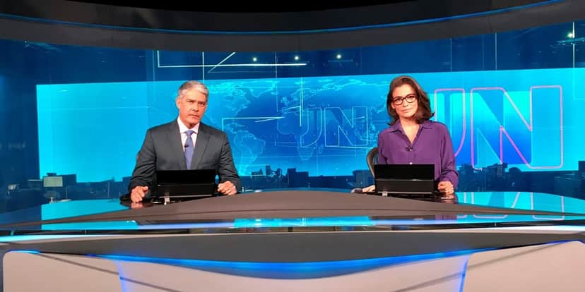 William Bonner e Renata Vasconcellos na bancada do Jornal Nacional (Foto: Reprodução / TV Globo)