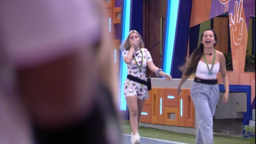 Brothers se encontram pela primeira vez na casa do BBB21 — Foto: TV Globo Brothers se encontram pela primeira vez na casa do BBB21 — Foto: TV Globo