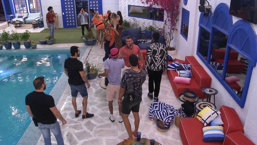 Brothers se encontram pela primeira vez na casa do BBB21 — Foto: TV Globo Brothers se encontram pela primeira vez na casa do BBB21 — Foto: TV Globo