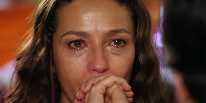 Bibiana se desespera ao saber que filho ficará engaiolado por 10 anos (Foto: Reprodução) Bibiana se desespera ao saber que filho ficará engaiolado por 10 anos (Foto: Reprodução)