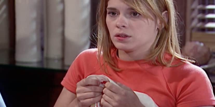 Camila cospe sangue em jantar na casa de Alma (Foto: Reprodução) Camila cospe sangue em jantar na casa de Alma (Foto: Reprodução)