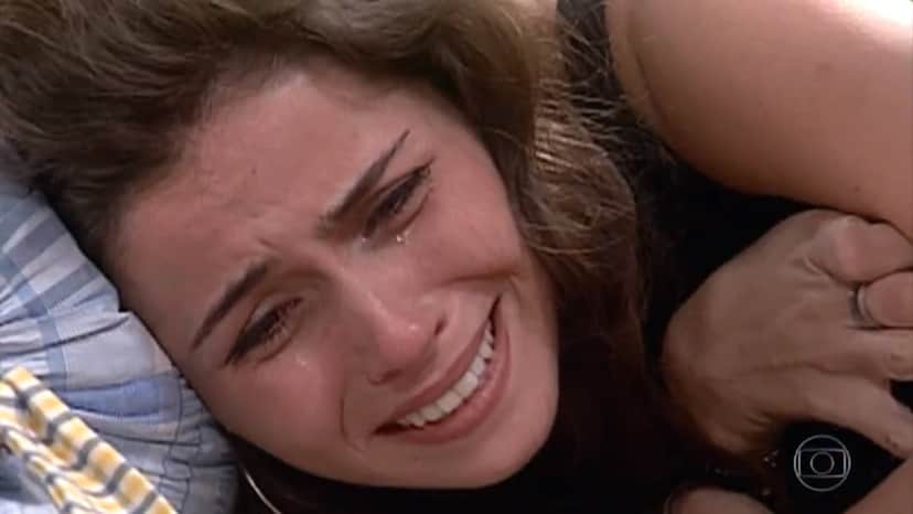 Capitu ficará arrasada depois de ter seu segredo entregue no casamento de Camila e Edu em Laços de Família (Foto: Reprodução/ Globo) Capitu ficará arrasada depois de ter seu segredo entregue no casamento de Camila e Edu em Laços de Família (Foto: Reprodução/ Globo)