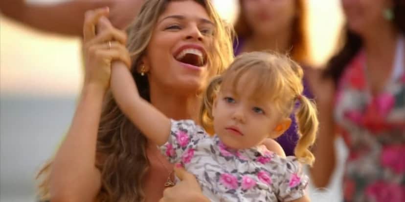 Ester celebra guarda de Laurinha em Flor do Caribe (Foto: Reprodução) Ester celebra guarda de Laurinha em Flor do Caribe (Foto: Reprodução)