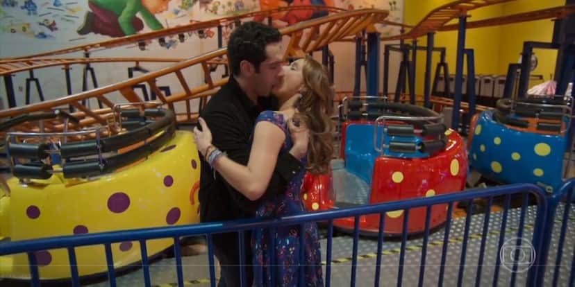 Tancinha e Beto se beijam no parque de diversões (Foto: Globo) Tancinha e Beto se beijam no parque de diversões (Foto: Globo)